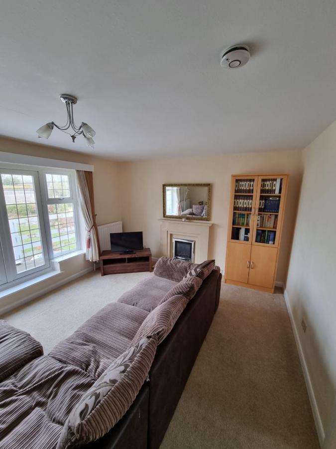 Lovely 2-Bedroom New Forest Apartment On A Farm New Milton Buitenkant foto